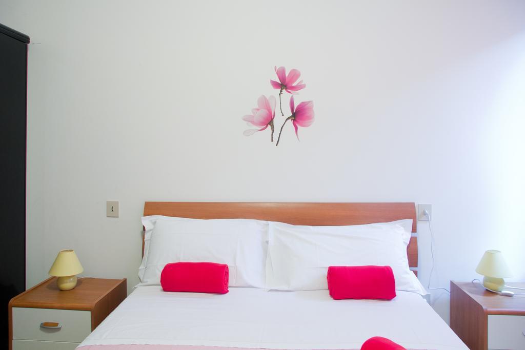 Lovely Canal View Venice Room photo