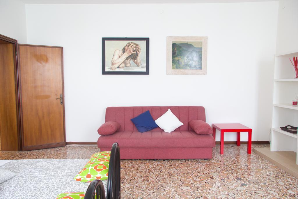 Lovely Canal View Venice Room photo
