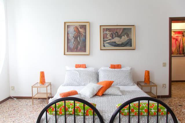 Lovely Canal View Venice Room photo