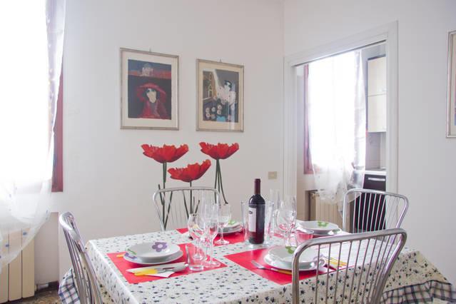 Lovely Canal View Venice Room photo