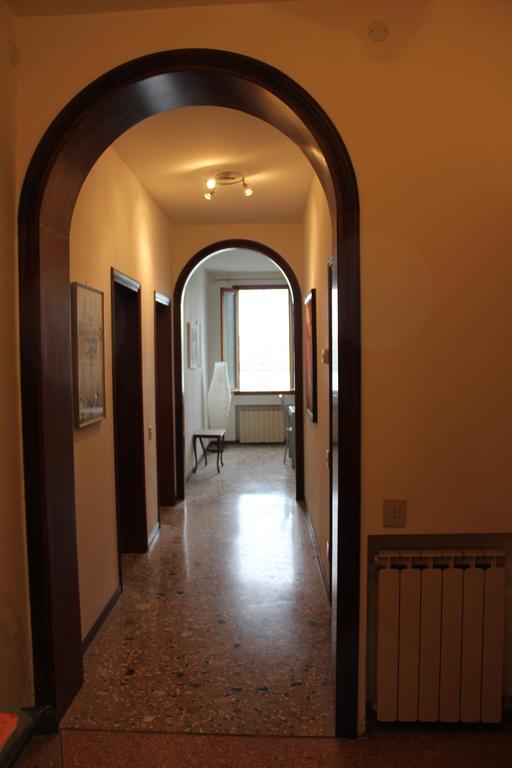 Lovely Canal View Venice Room photo